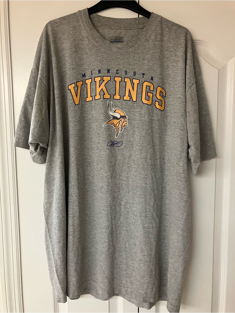 Vintage Minnesota Vikings Reebok Mens Size XL Short Sleeve Gray Shirt